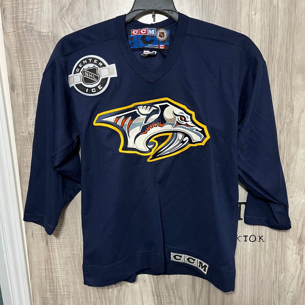 Vintage NHL Nashville Predators hockey Jersey Youth size L/XL CCM Center Ice